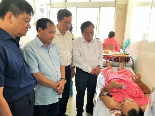 Lãnh đạo TP Cần Thơ thăm chiến sĩ công an bị thương khi làm nhiệm vụ