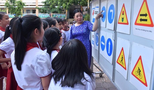 Tuyên truyền lồng ghép giảng dạy an toàn giao thông