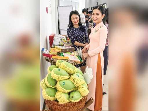 Trống đã gióng,

dùi để đâu?