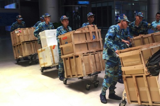 Đoàn công tác Văn phòng Chính phủ thăm, tặng quà quân dân Trường Sa