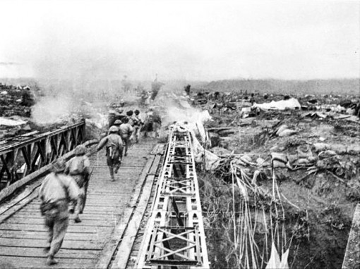 Việt Nam - Hồ Chí Minh - Điện Biên Phủ một khối thống nhất, bền chặt