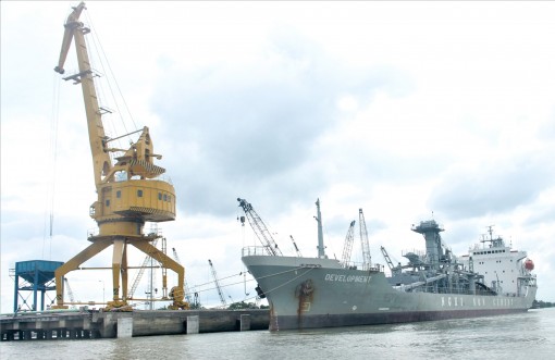 Cảng Hậu Giang đón tàu chuyên dụng

DEVELOPMENT 10.000DWT cập bến