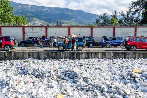 LHQ nhất trí siết chặt quản lý buôn bán rác thải nhựa