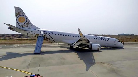 Máy bay Myanmar chở gần 90 người

hạ cánh bằng bụng