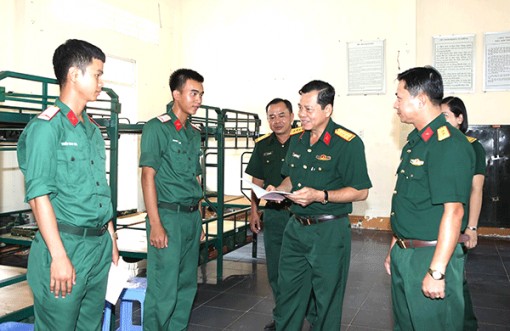 Chiến sĩ mới thi đua huấn luyện