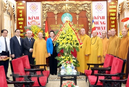 Chủ tịch Quốc hội Nguyễn Thị Kim Ngân thăm và chúc mừng Hội đồng Trị sự Trung ương Giáo hội Phật giáo Việt Nam
