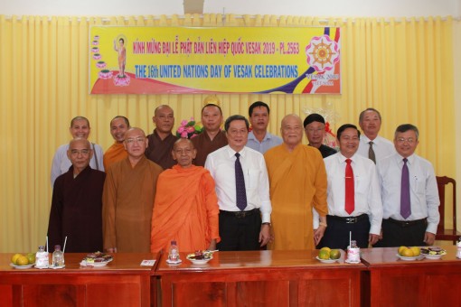 Lãnh đạo thành phố chúc mừng Đại lễ Phật đản năm 2019