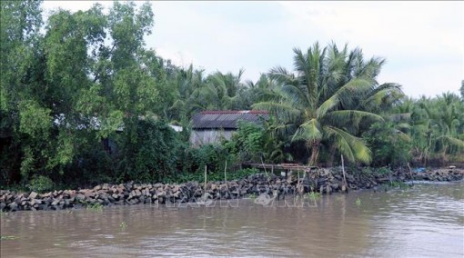 Sạt lở bờ sông, xói lở bờ biển diễn biến phức tạp tại Kiên Giang