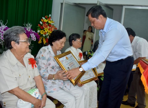 Mừng thọ 80 tuổi của 16 hội viên CLB Hưu trí