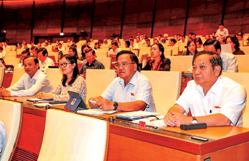 Quốc hội nghe báo cáo và thảo luận về 2 dự án luật