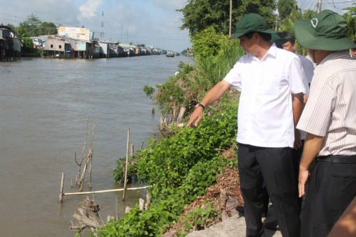 Đẩy nhanh tiến độ thực hiện công trình khắc phục sạt lở tại huyện Vĩnh Thạnh và quận Thốt Nốt