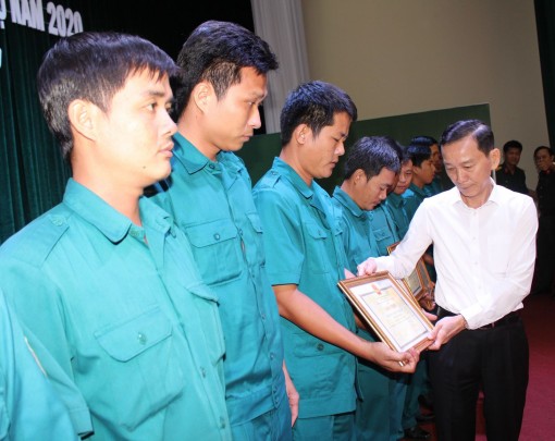 Đồng chí Võ Thành Thống, Chủ tịch UBND thành phố: Tiếp tục quan tâm chăm lo cho gia đình quân nhân tại ngũ