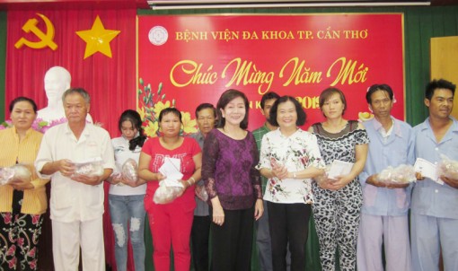 Hết lòng chăm lo bệnh nhân nghèo