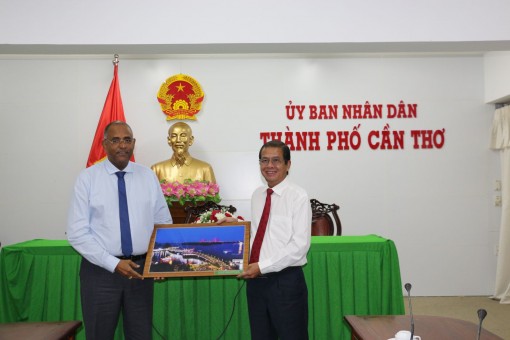 Lãnh đạo thành phố tiếp Đoàn công tác nước Cộng Hòa Bờ Biển Ngà