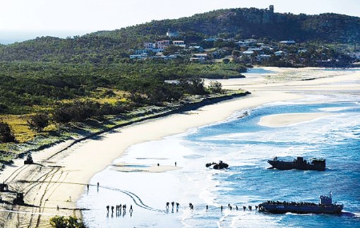 Úc kẹt giữa hai ‘’ông lớn”