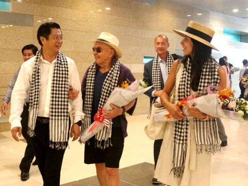 Tỉ phú Joe Lewis đáp chuyên cơ trở lại Cần Thơ