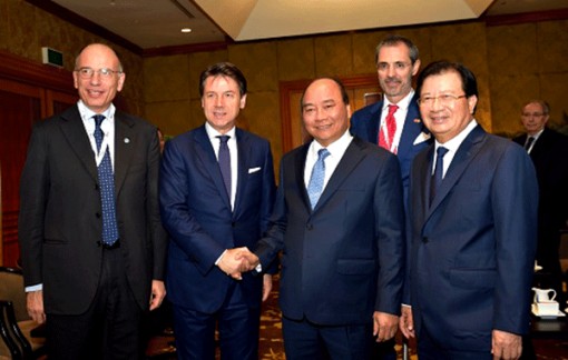 Thủ tướng Nguyễn Xuân Phúc và Thủ tướng Giuseppe Conte đồng chủ trì Diễn đàn Doanh nghiệp Italia - ASEAN