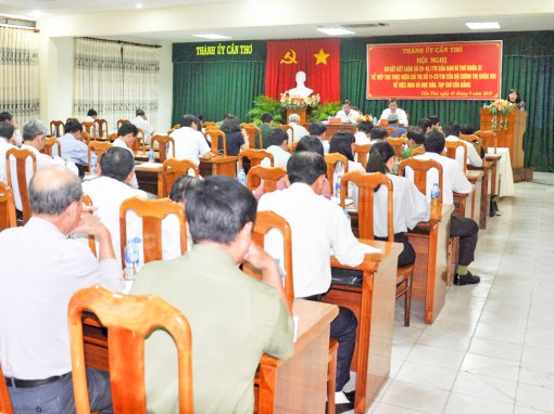 Thực hiện tốt việc mua và đọc báo, tạp chí của Đảng