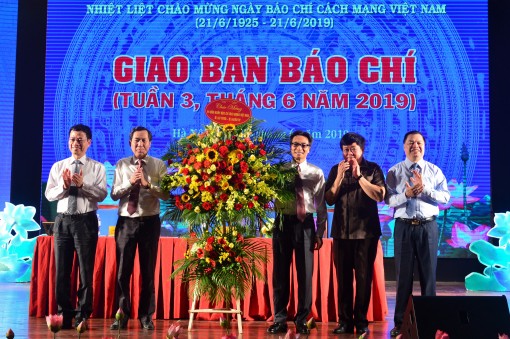 Nâng cao tính nhạy cảm, sắc bén của mỗi nhà báo