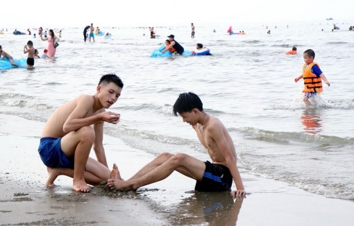 Trung Bộ tiếp tục nắng nóng, vùng biển Nam Bộ đề phòng lốc xoáy