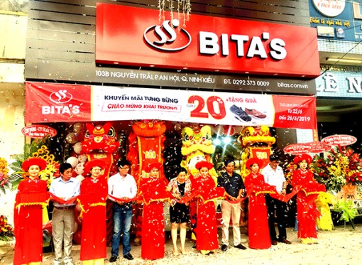 Tưng bừng khai trương giày dép BITA’S nhận ngay quà hấp dẫn