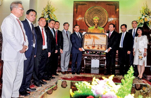 Ðồng chí Trần Thanh Mẫn, Chủ tịch Ủy ban Trung ương MTTQVN tiếp Ðoàn Ðại biểu cấp cao Lào