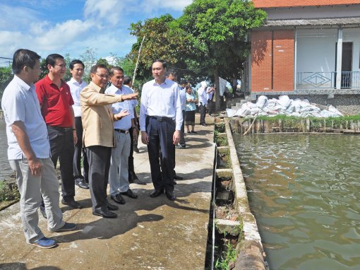 Đồng chí Xay-xổm-phon Phôm-vi-hản

tham quan các mô hình kinh tế tại TP Cần Thơ