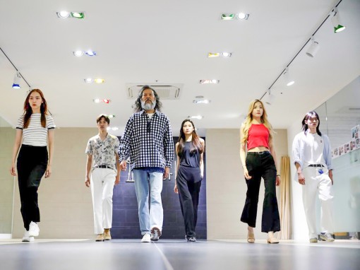 Khi U70 lên sàn catwalk