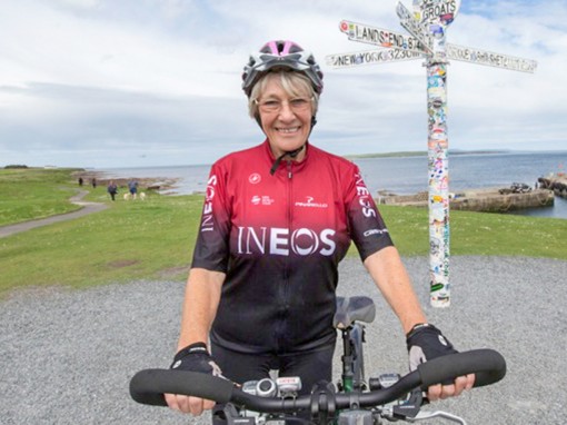 Cụ bà 81 tuổi chinh phục

chiều dài nước Anh bằng xe đạp