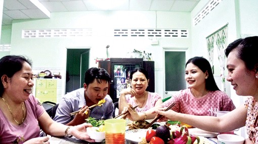 Thắp lên ngọn lửa yêu thương