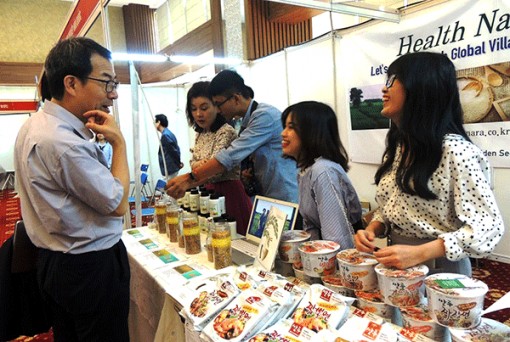 “Làm quen” trước, “làm ăn” sau