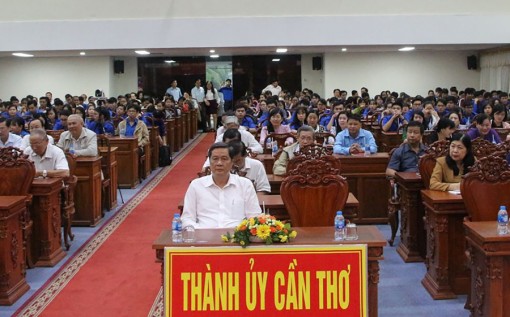 Hội nghị Thông tin chuyên đề “50 năm thực hiện Di chúc
của Chủ tịch Hồ Chí Minh”