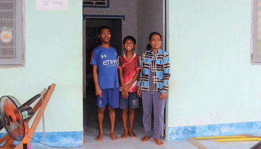 Giúp đồng bào dân tộc thiểu số nghèo ổn định cuộc sống