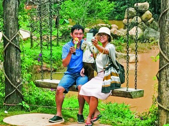 Cơm sôi bớt lửa…