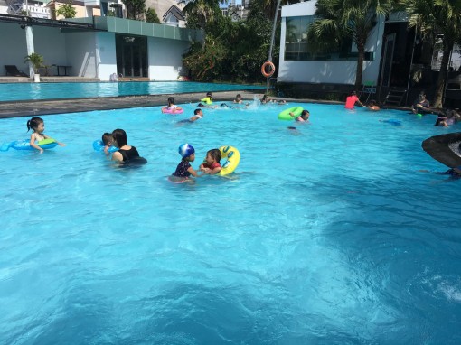 Phụ kiện cho bé đi bơi