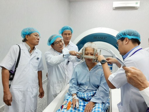 Điều trị u não không cần phẫu thuật