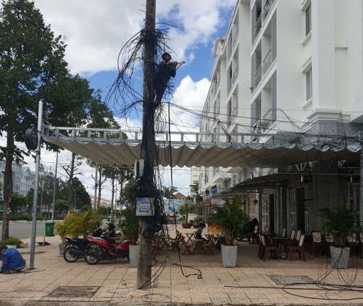 Kiến nghị dừng cắt cáp trong Khu dân cư Hưng Phú