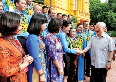 Tổng Bí thư, Chủ tịch nước Nguyễn Phú Trọng gặp mặt Ðoàn đại biểu cán bộ công đoàn tiêu biểu, được nhận Giải thưởng Nguyễn Văn Linh lần thứ nhất