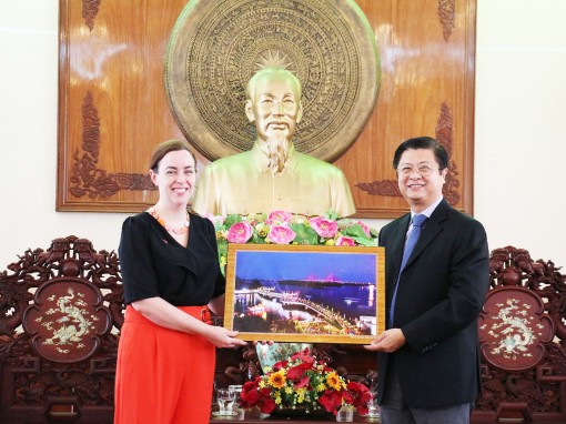 Lãnh đạo thành phố

tiếp Tổng Lãnh sự Australia tại TP Hồ Chí Minh