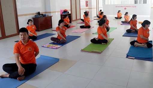 Cùng tập yoga