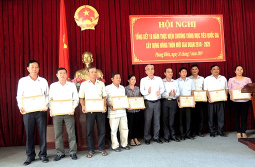 Lấy xây dựng nông thôn mới làm tiền đề phát triển Phong Ðiền thành huyện đô thị sinh thái