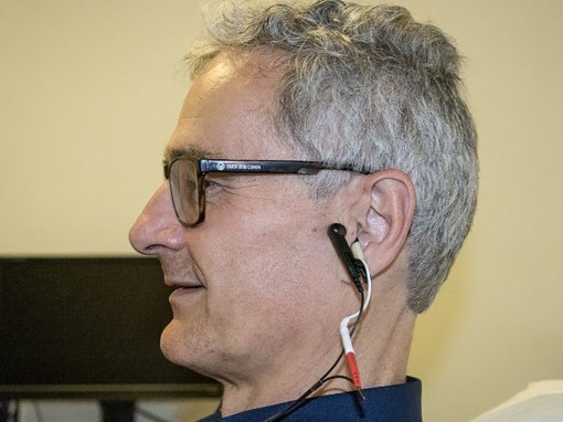 “Cù lét” tai có thể

ngăn ngừa bệnh do tuổi tác