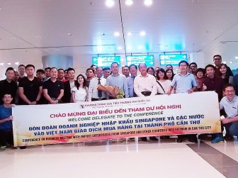 Đoàn doanh nghiệp Malaysia và Singapore

đáp chuyến bay thẳng đến Cần Thơ

giao dịch mua hàng