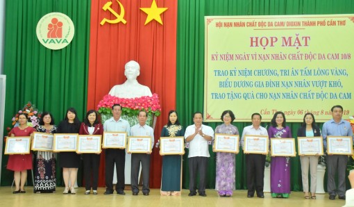 Tiếp tục quan tâm chăm sóc, giúp đỡ nạn nhân và gia đình nạn nhân chất độc da cam