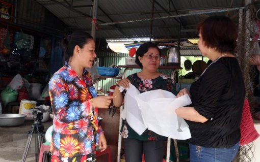 Bến Tre vận động tiểu thương sử dụng túi nilon tự hủy sinh học