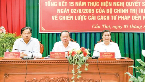 Xây dựng đội ngũ cán bộ tư pháp có bản lĩnh chính trị vững vàng, giỏi chuyên môn, nghiệp vụ