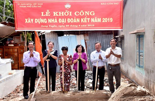 Khởi công xây dựng nhà Ðại đoàn kết cho hộ nghèo