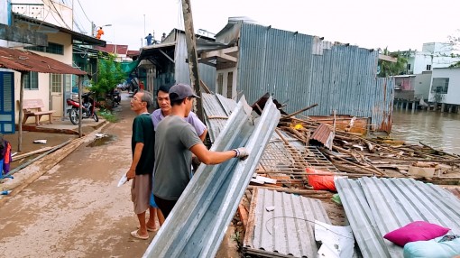 Cà Mau: Lốc xoáy làm nhà sập, một người bị đè chết