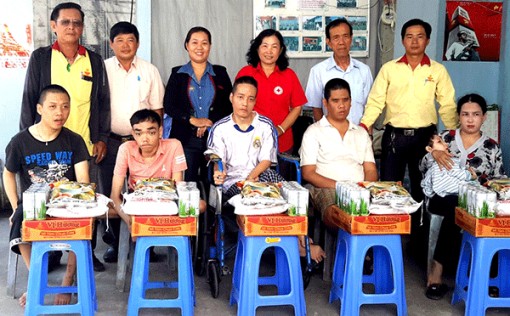 Hết lòng chăm lo cho nạn nhân chất độc da cam/Dioxin