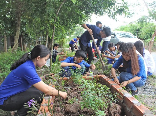 Tuổi trẻ Thới Lai bảo vệ môi trường